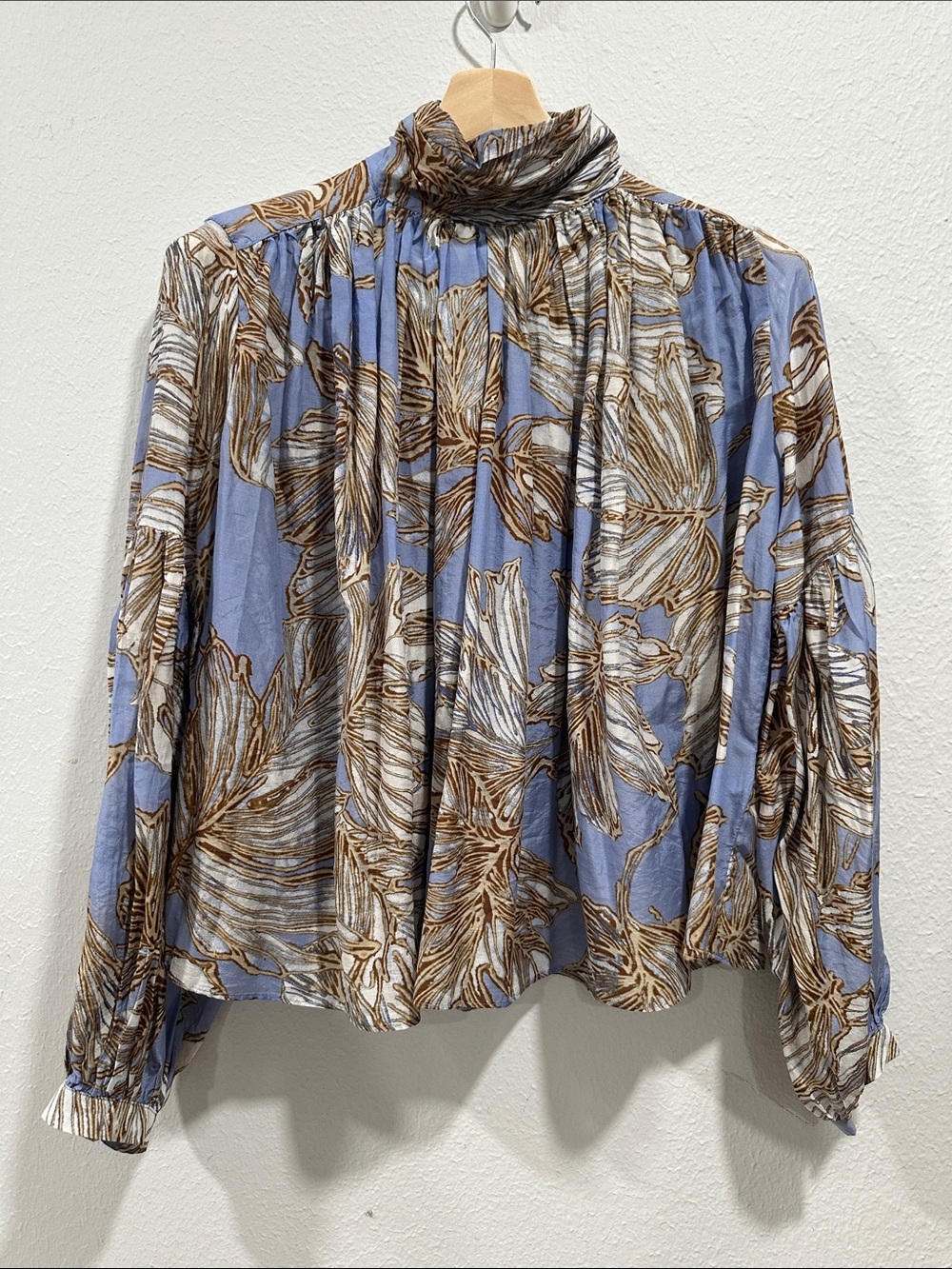 Banana Republic Women’s Blue Floral High-Neck Blouse Brand New With Tag